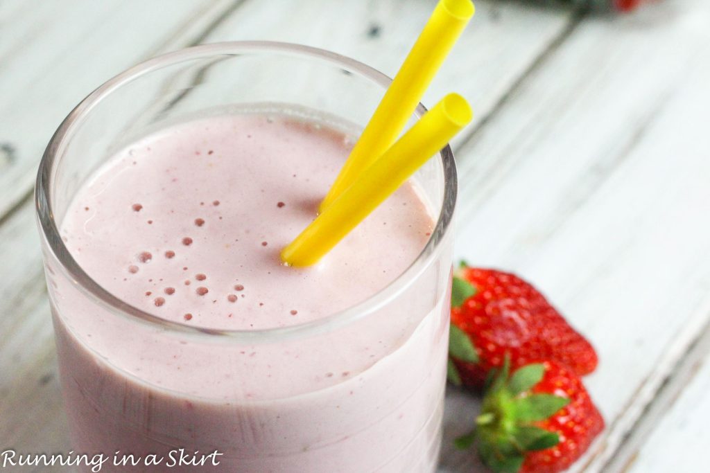 Hummingbird Drink Smoothie in a glass jar.